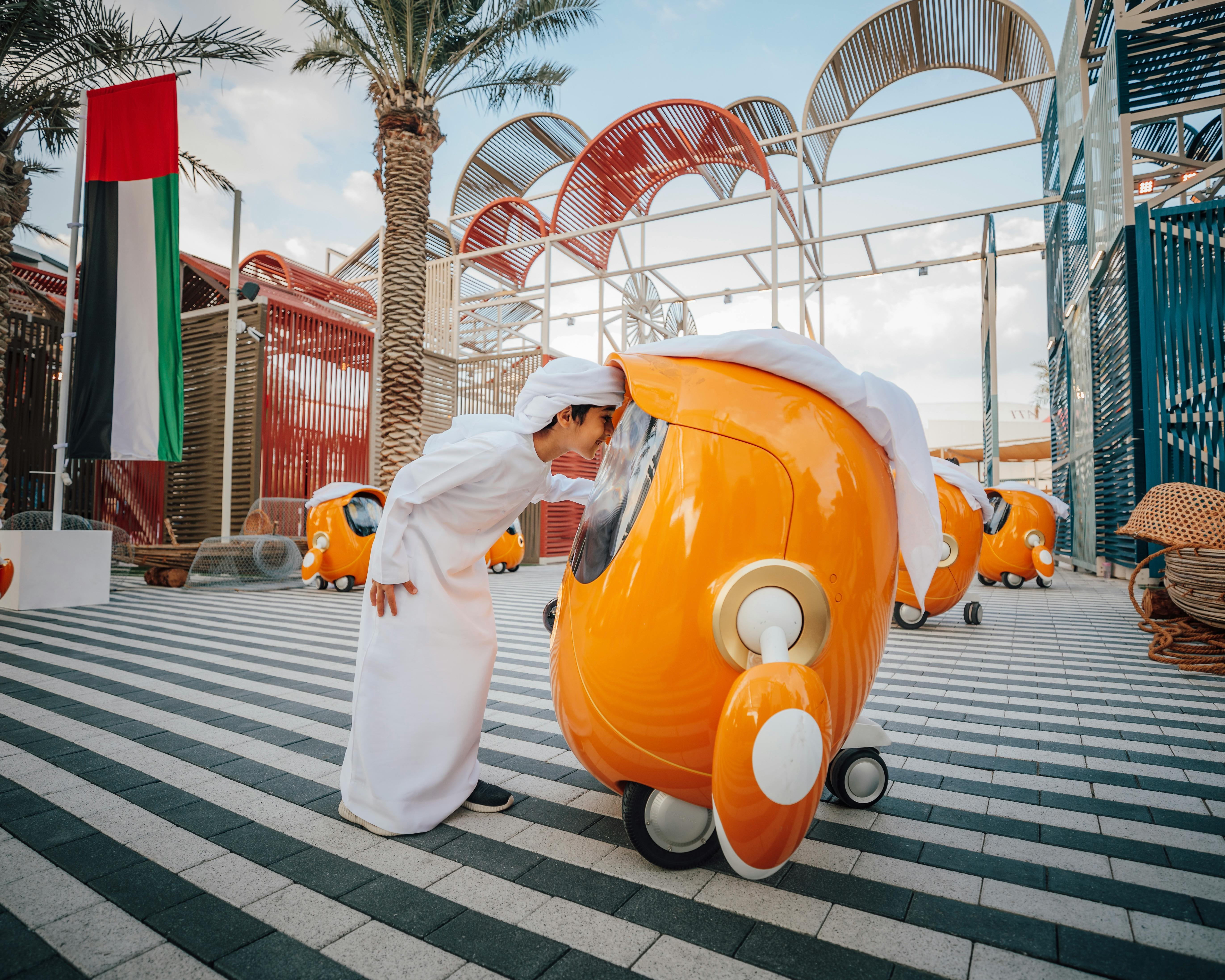 Photo by Ahmed Alraeesi: https://www.pexels.com/photo/boy-in-arabic-clothing-looking-at-a-cute-robot-11806697/How to Get Best Customers with Designs in 2025